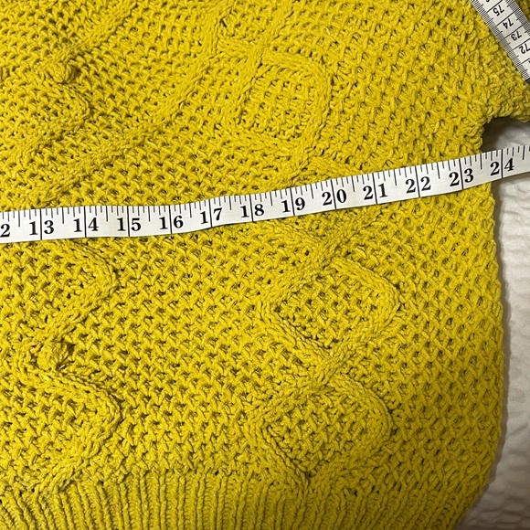 Pre-owned-Love Tree Green Cropped Pullover Sweater. - Picture 7 of 9